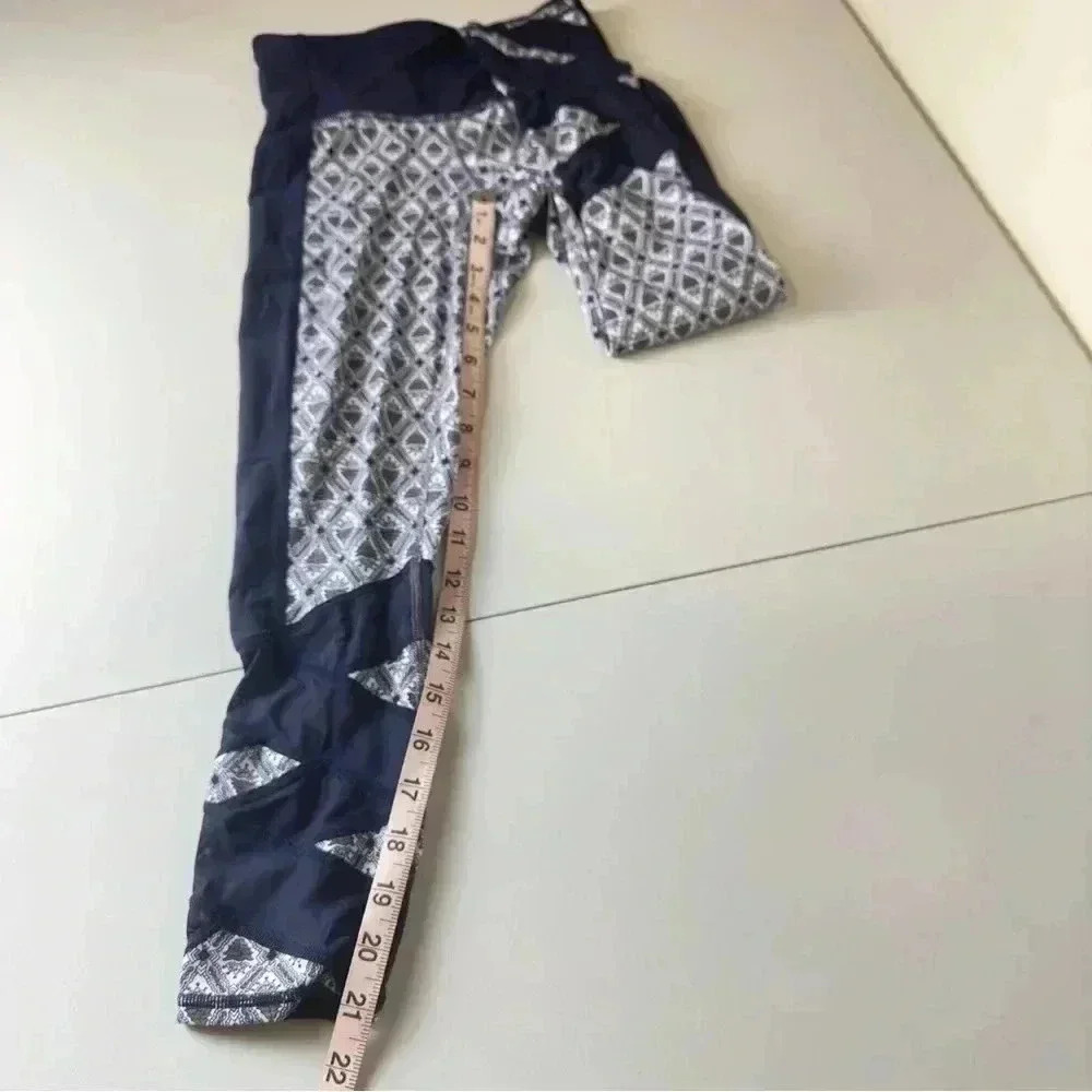 ATHLETA Mantra Mosaic Printed Crop Leggings Women XXS in Navy Blue and White - Picture 13 of 14